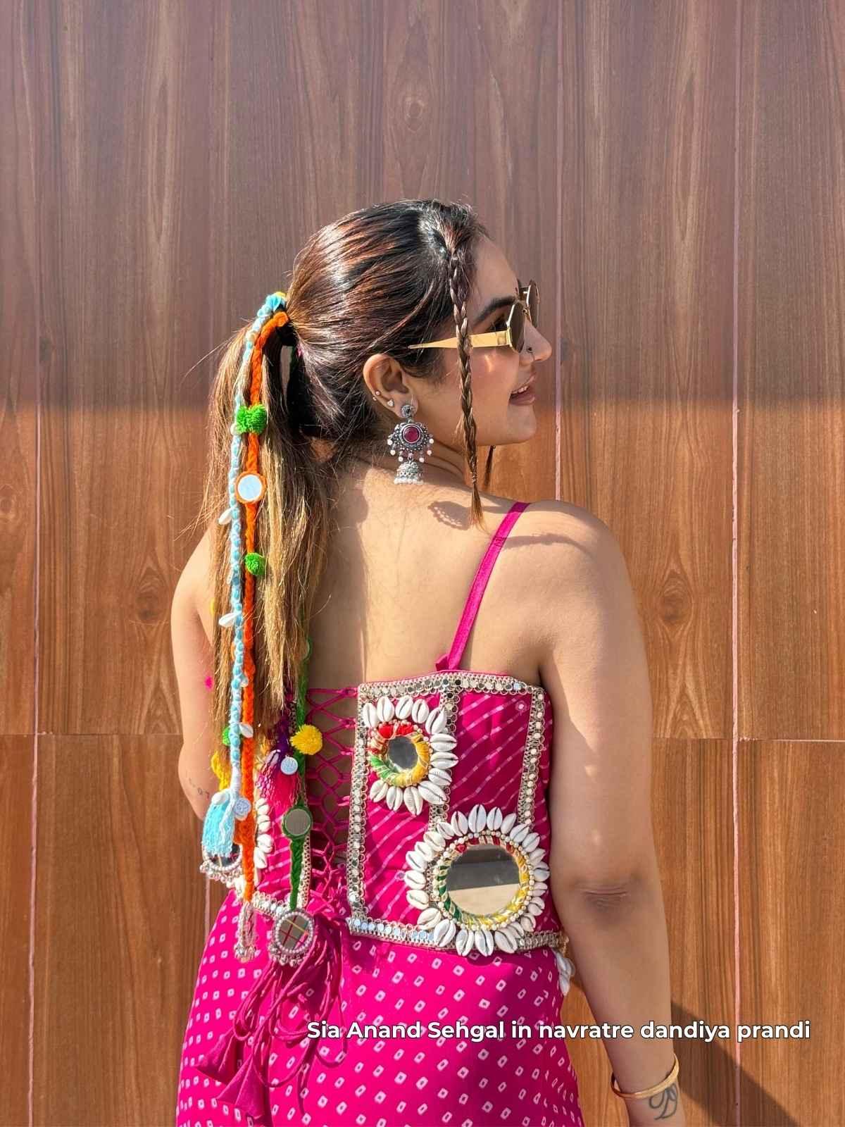 Woman wearing a Loveknots Navratri dandiya parandi in her hair for garba night