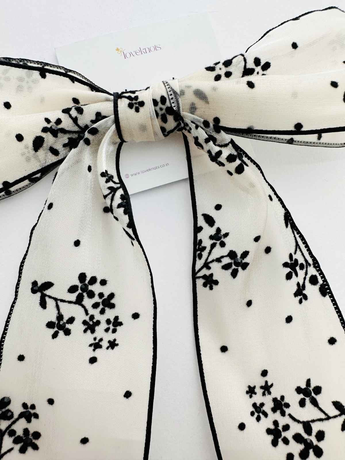 bow centre of gardenia bow