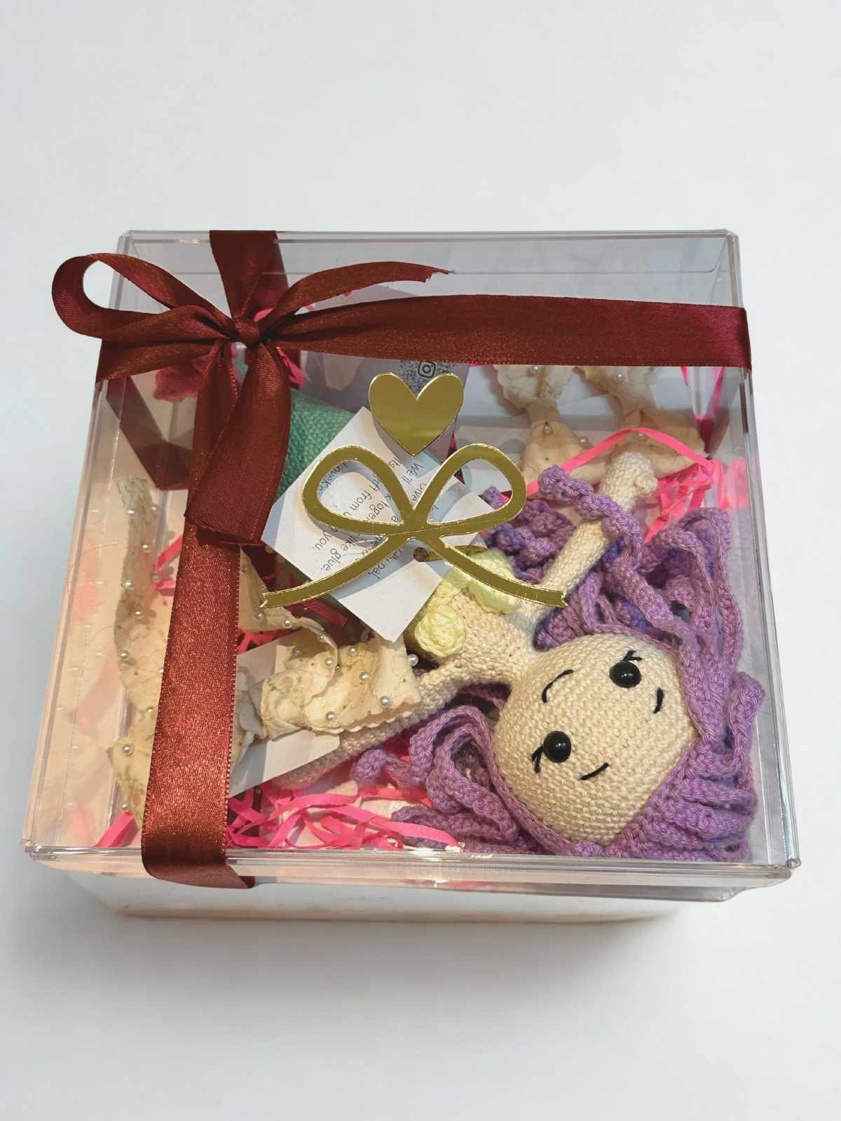 Crystalux acryllic gift box nicely packed with loveknots logo and ribbon